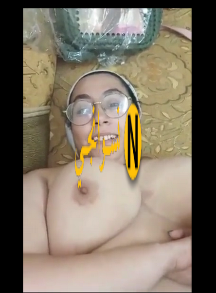 الفيلم الكامل للقحبه بتاعت الجامعه ودكتورها اللى قلعاله وعماله تلعب فى نفسها ويصورها وترضع زبره وتفتح رجليها وتتناك من زبره وتتمتع بيه